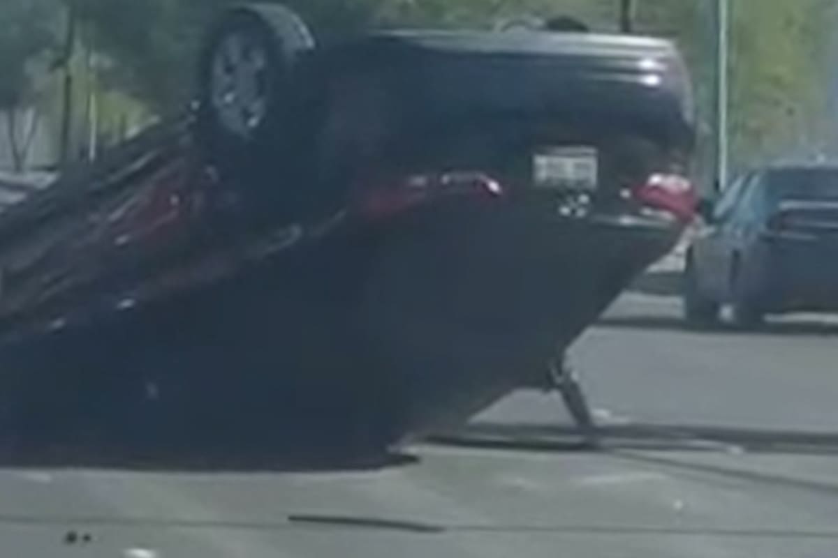 Volcadura en la Novena tras invasión de carril