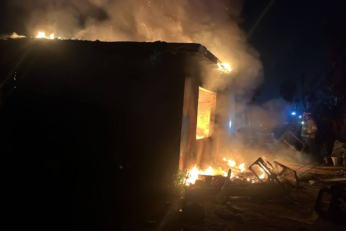 Se incendia casa que estaba resguardada por la FGE