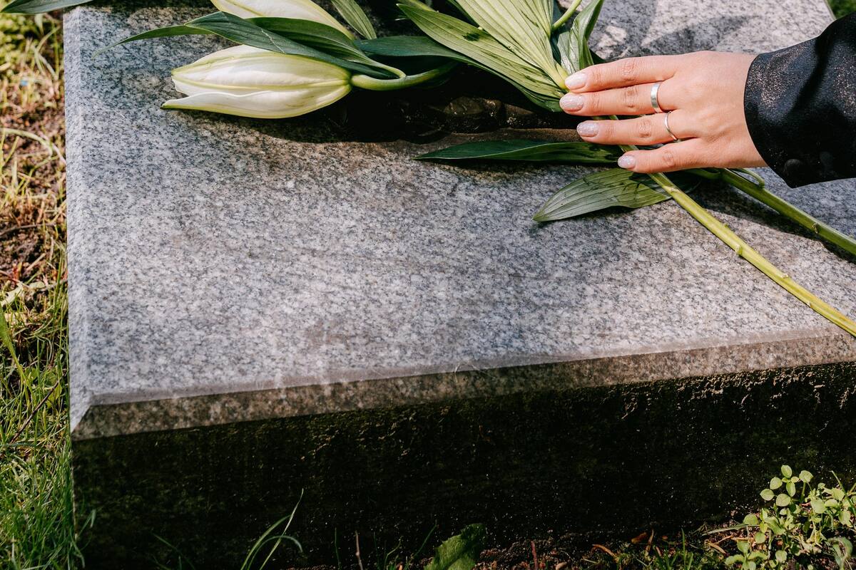 Amir Babovic: El hombre que finjió su propia muerte para comprobar que sus amigos son falsos