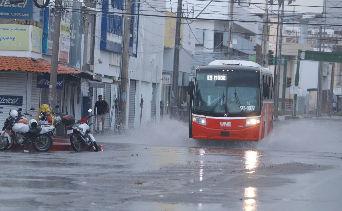 Lluvias en Hermosillo Fotografía de Archivo Digital GH