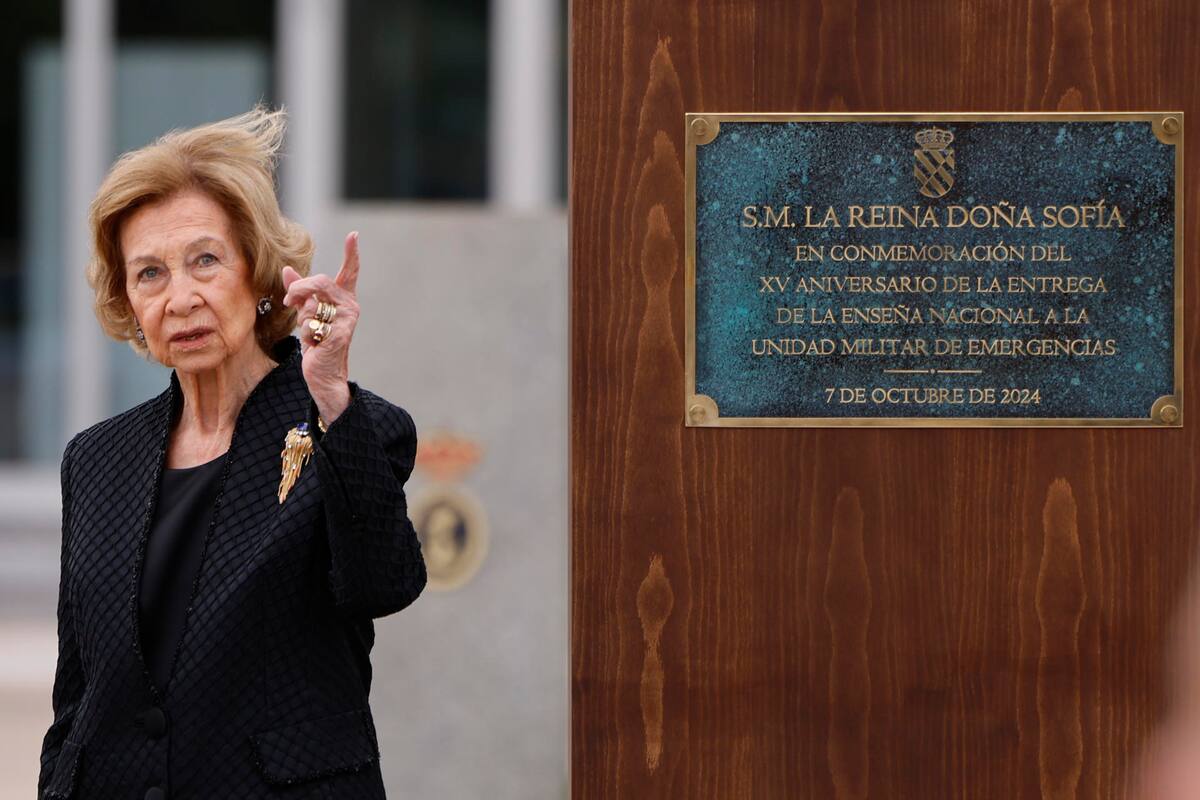 La reina Sofía preside un acto con motivo del XIX aniversario de la creación de la Unidad Militar de Emergencias (UME) y del XV aniversario de la entrega de la Enseña Nacional a la unidad, el lunes 7 de octubre de 2024 en la base aérea de Torrejón de Ardoz en Madrid. | Crédito: EFE/ Sergio Pérez