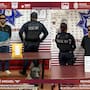Uno iba en motocicleta robada y otro intentó deshacerse de bolsas con mariguana; ambos fueron detenidos