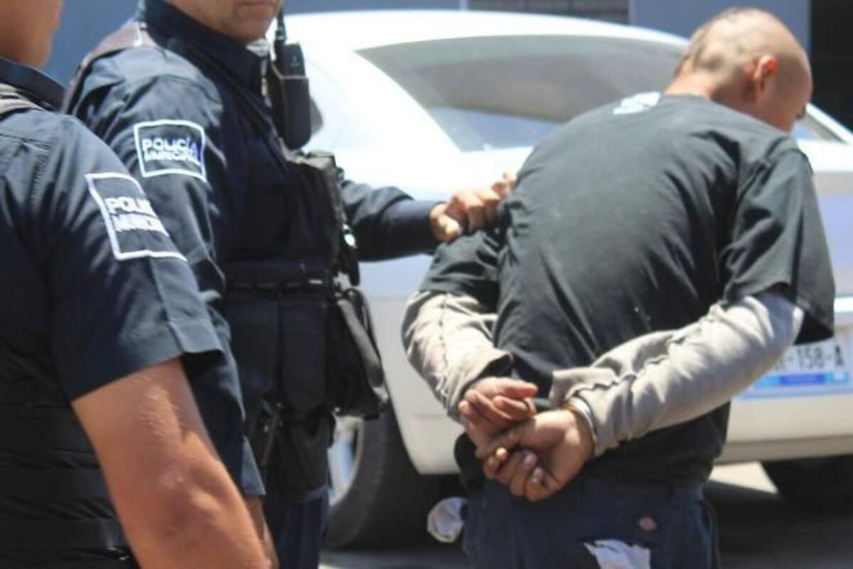 Detienen a hombre con arma de fuego en la Zona Centro