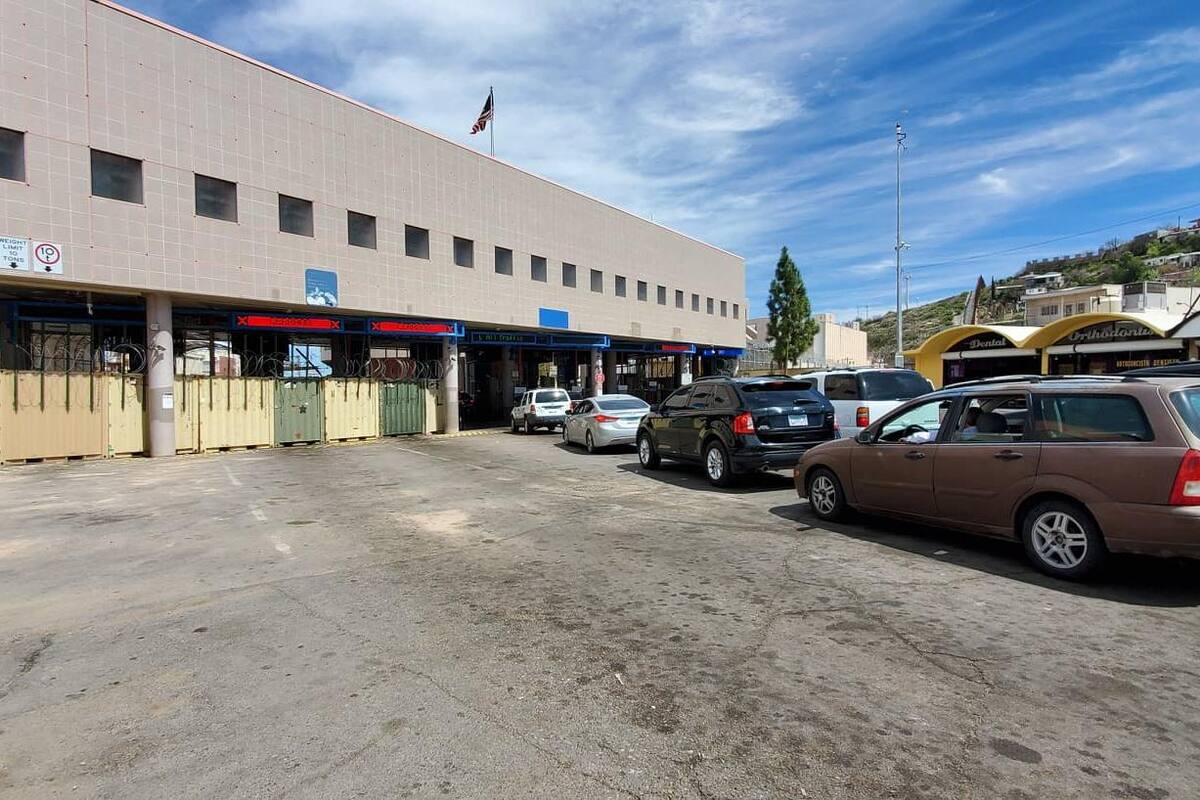 Bajan a más de la mitad, cruces hacia EU en Nogales