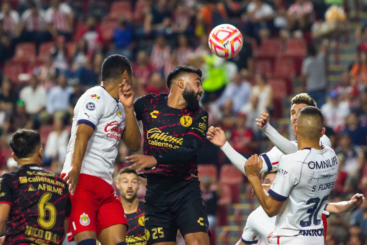 Xolos no puede salir de la mala racha, pierde ante Chivas y sale de puestos de repechaje