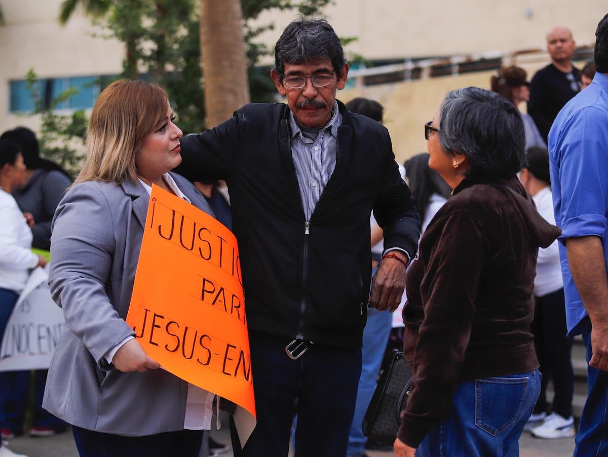 Decenas de personas se manifestaron para exigir justicia para Jesús Enrique, excoordinador administrativo y financiero de Desom. Foto: Johnny Morales