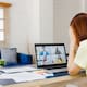 Trabajadora remota en Londres gana demanda histórica por discriminación por discapacidad contra empresa que la obligaba a encender la cámara en juntas virtuales y recibirá una indemnización
