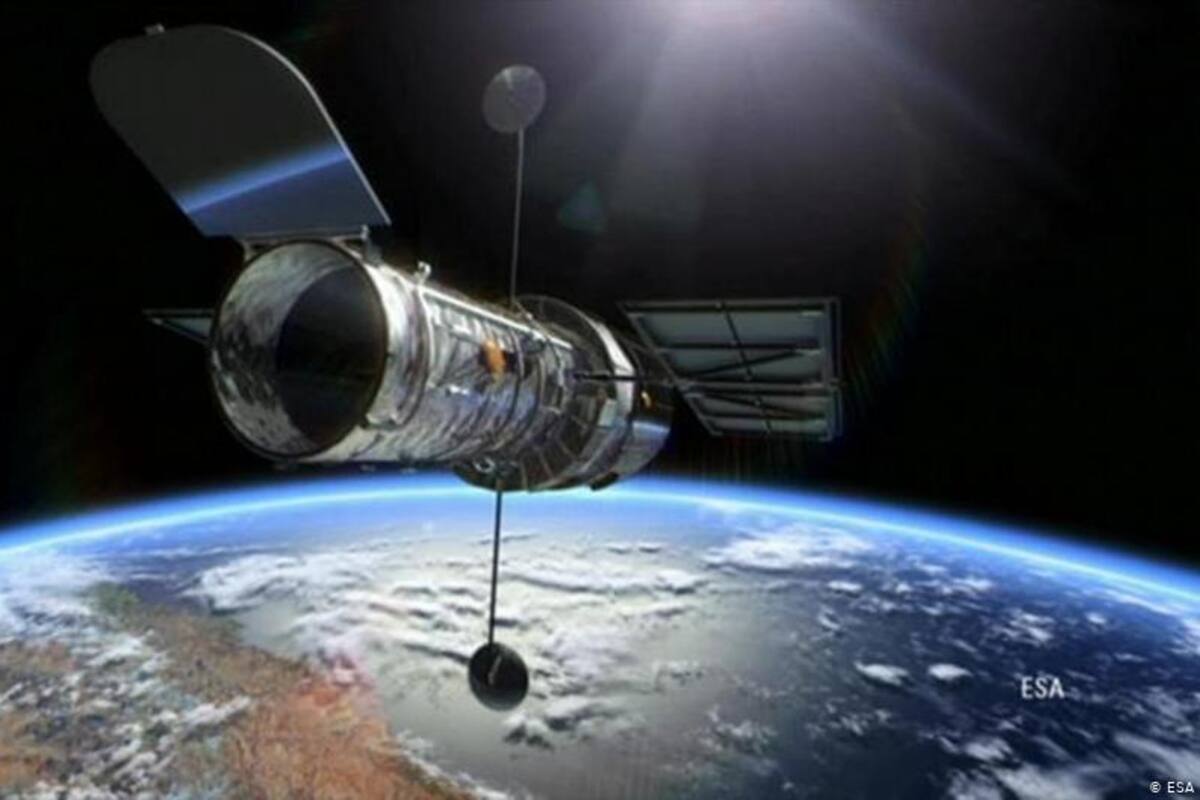 Hubble detecta vapor de agua persistente en un hemisferio de Europa