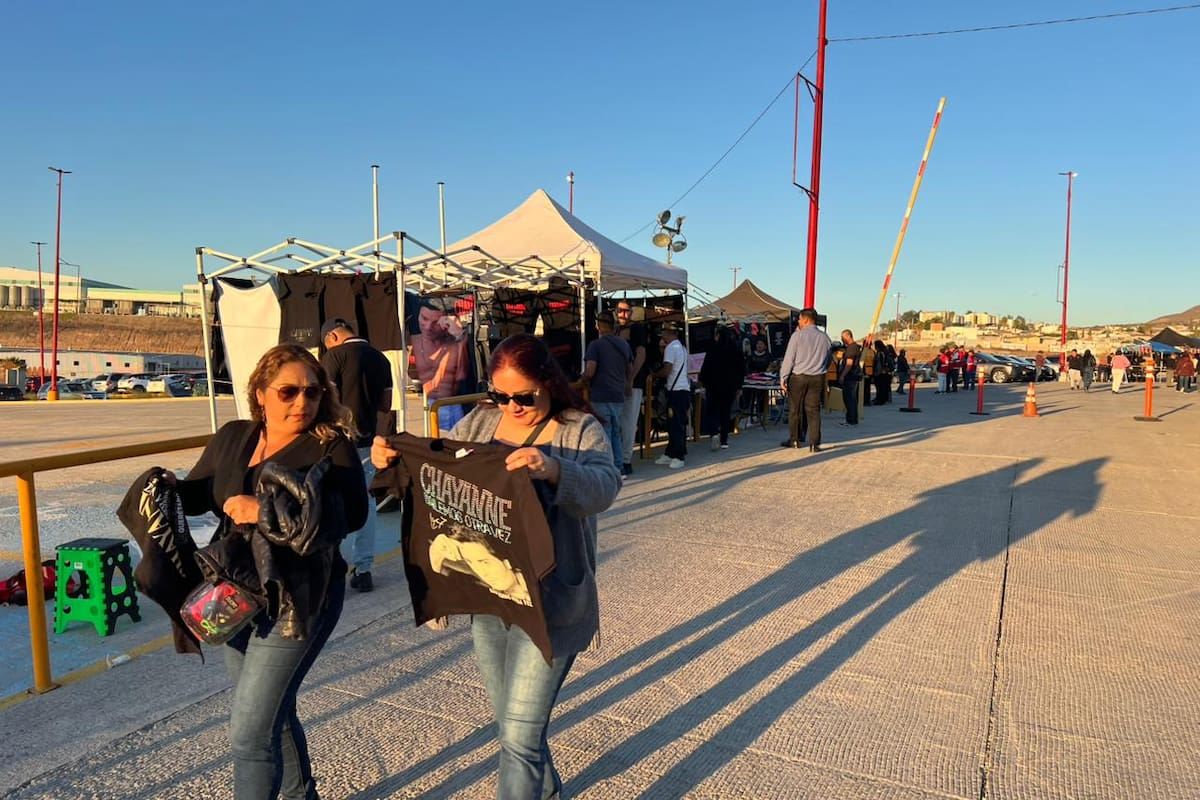 Madres e hijas ya hacen fila para conocer a Chayanne