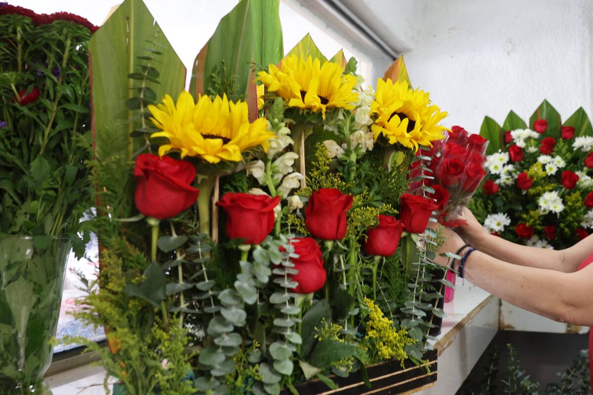 Temen que alza a precios de flores “marchiten” ventas del 10 de mayo