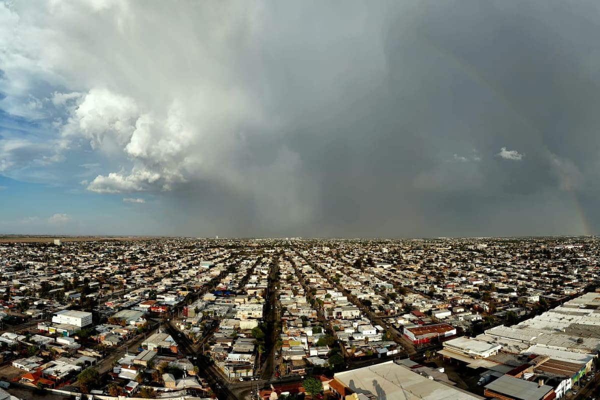 Tormenta golpea Mexicali y deja daños; vecinos bloquean vialidades por apagones