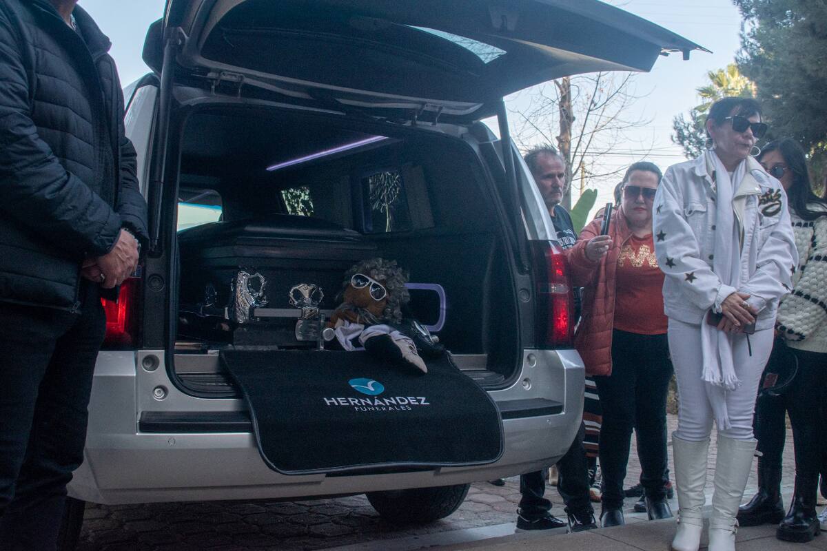 Realizan caravana de despedida a Javier Bátiz