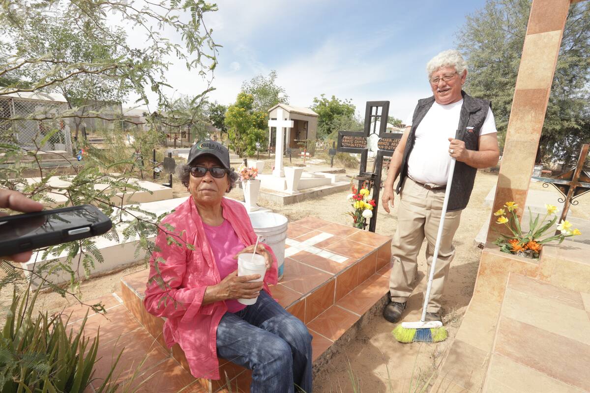 Hermosillo: Limpieza en tumbas “revive” panteones