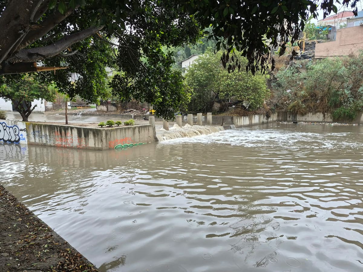 El desarenador del Cañón del Pato, en la colonia Chihuahua, opera a máxima capacidad tras las lluvias en Tijuana. Foto: Emmanuel Castañeda