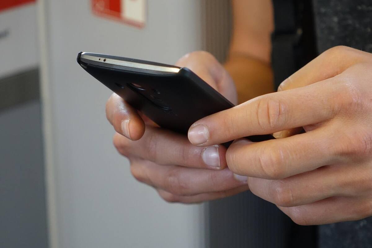 Cómo saber si tu celular es resistente al agua, sobre todo después de golpes o una reparación