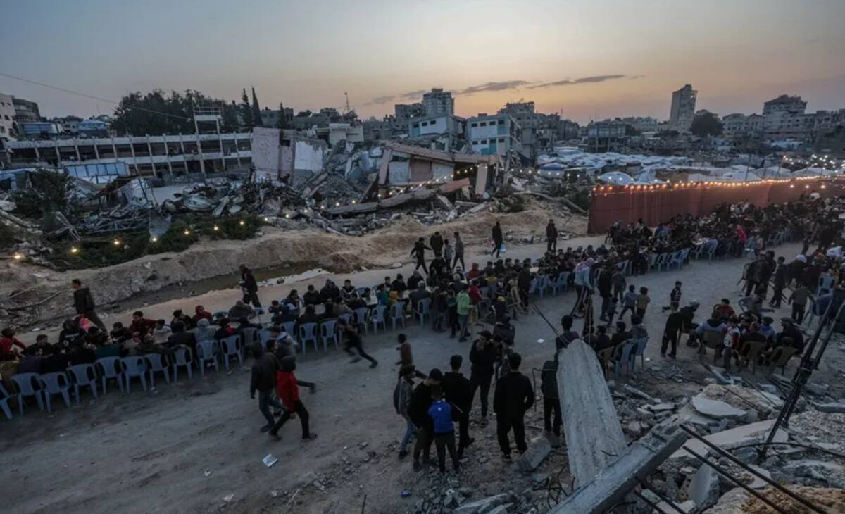 El doctor Ahmed Tawfik quería viajar a Gaza para operarla, pero el cruce fronterizo de Rafah estaba cerrado.