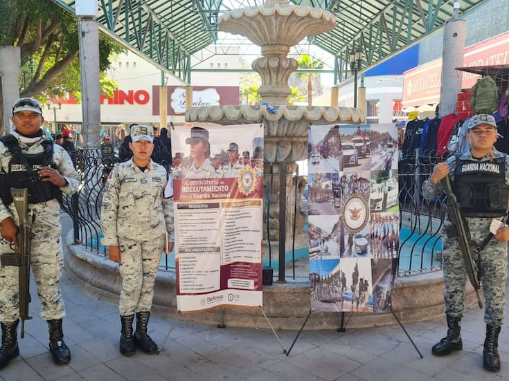 Guardia Nacional instala módulo en el Mercado Municipal para reclutar a jóvenes; ofrecen sueldo quincenal de 9 mil pesos, atención médica familiar, acceso a vivienda y escuelas militares