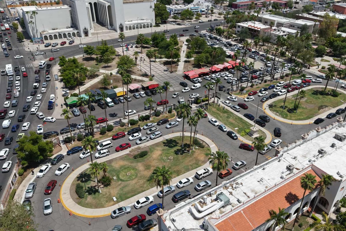 Caos vial en Unison: Conductores saturan acceso principal en regreso a clases