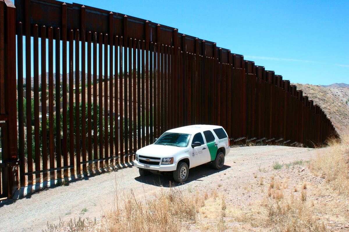 Joe Biden considera reiniciar construcción de muro de Donald Trump para "tapar huecos": Reporte