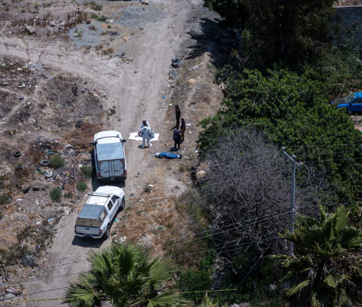 El cuerpo fue localizado en el cruce de las calles Nuevo León e Independencia; hasta el momento, la identidad de la víctima no ha sido revelada. Foto: Border Zoom.