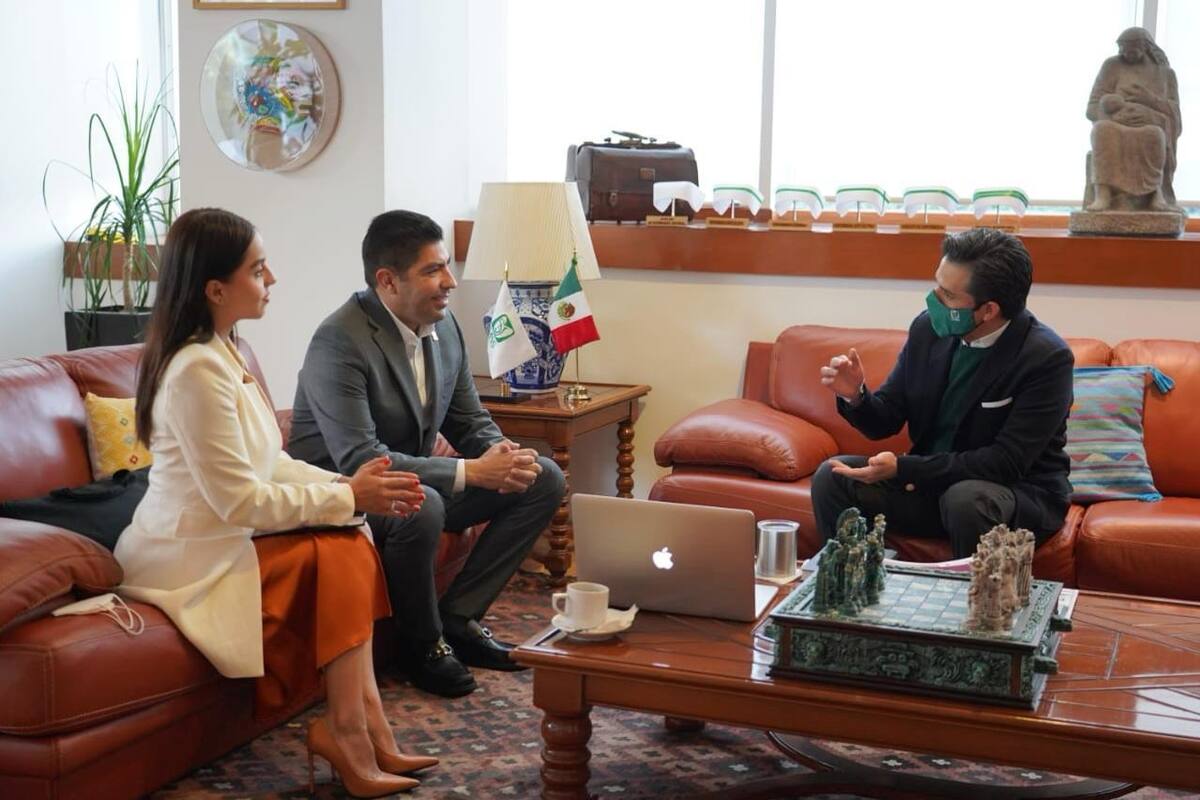Armando Ayala y Zoé Robledo acuerdan acelerar construcción de hospital del IMSS