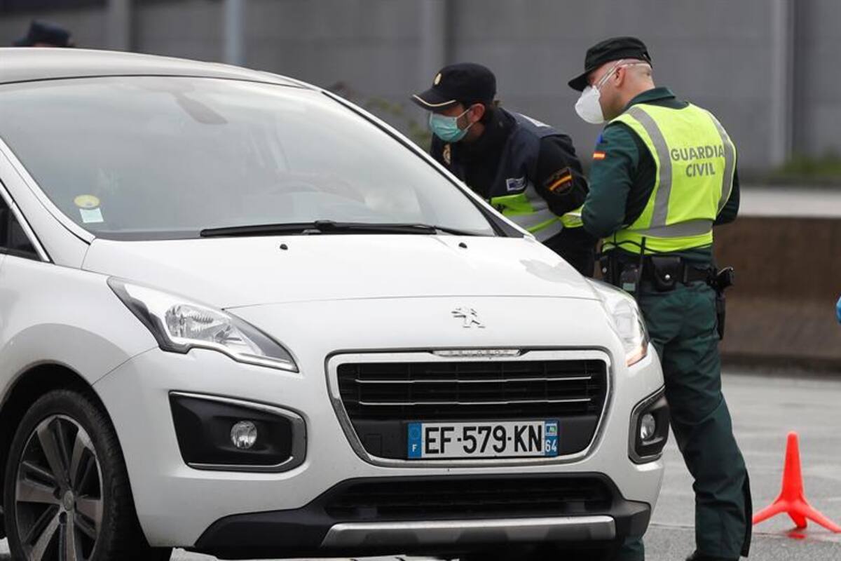 Mujer con Covid-19 escupe a Guardia Civil al ser detenida