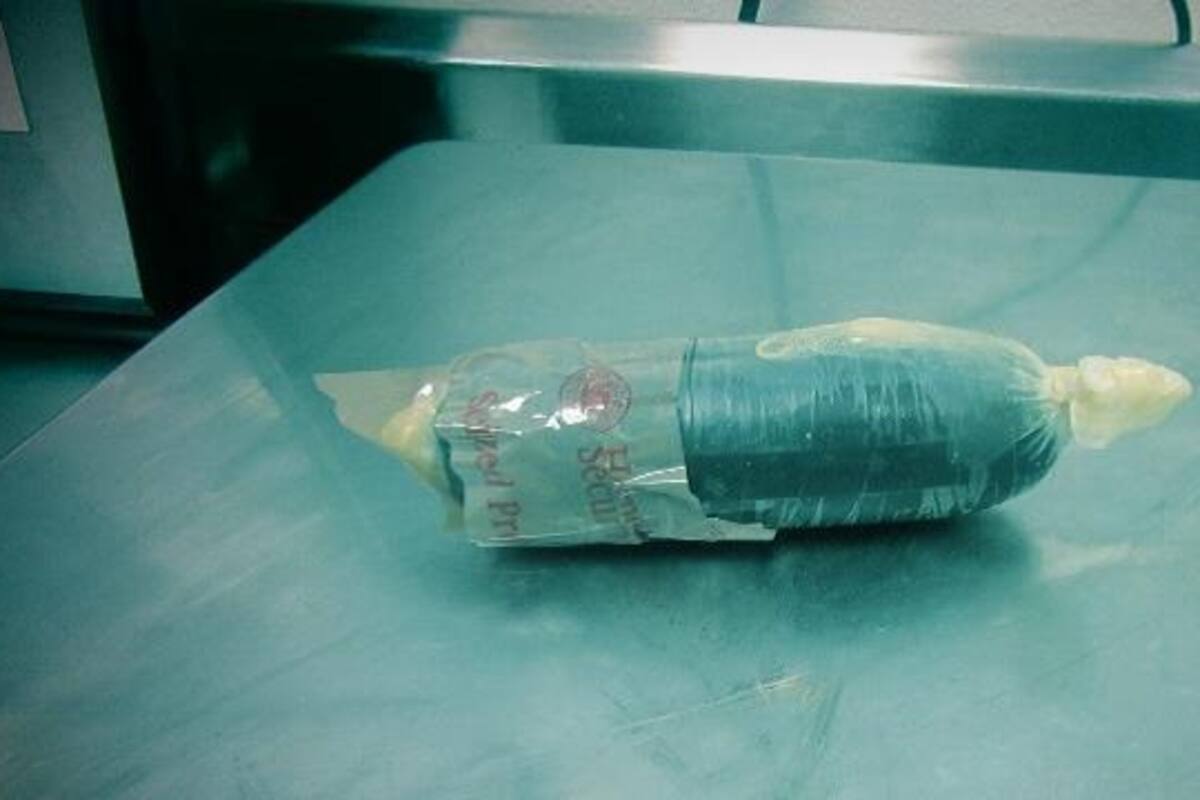 Detienen a mujer por pasar a EU con droga escondida en parte íntima