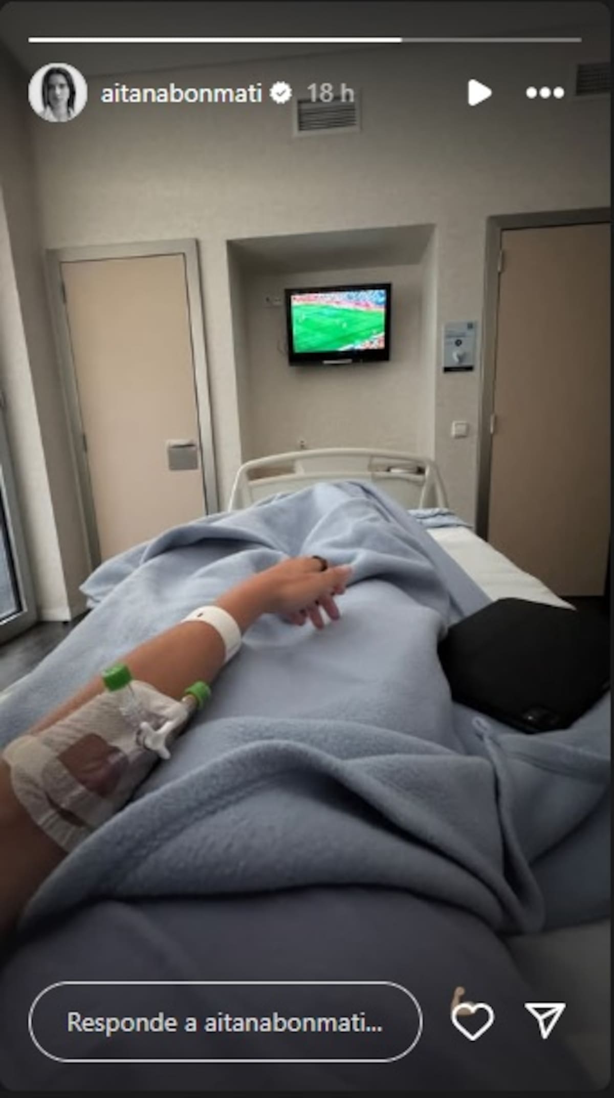 Aitana Bonmatí compartió en sus historias de Instagram una fotografía en la que se le ve hospitalizada.