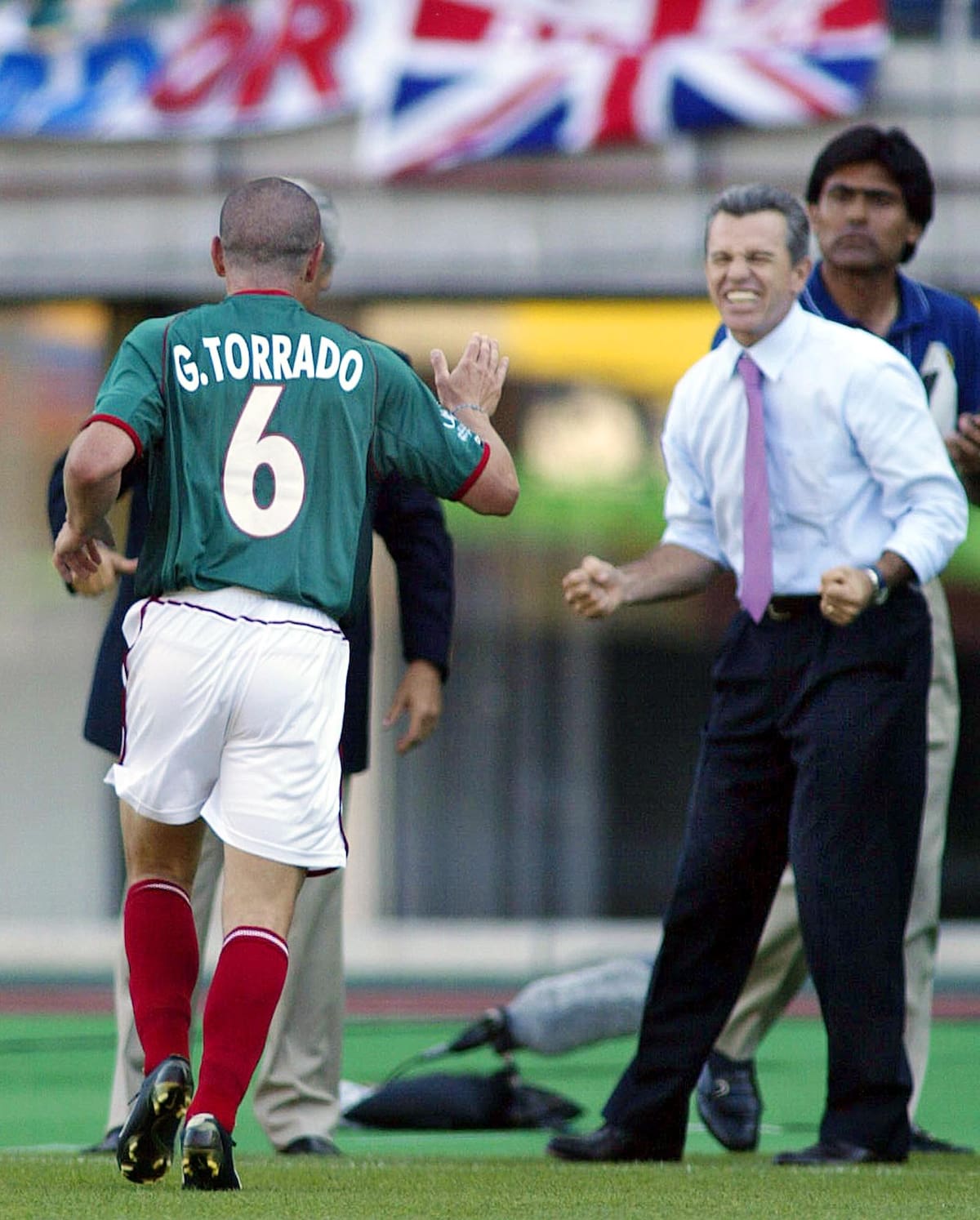 Javier Aguirre celebra el gol de Gerardo Torrado ante Ecuador en el Mundial Corea-Japón 2002. (Foto: Archivo GH)