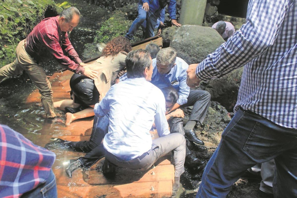 Permanecen 3 hospitalizados tras colapso de puente en Cuernavaca