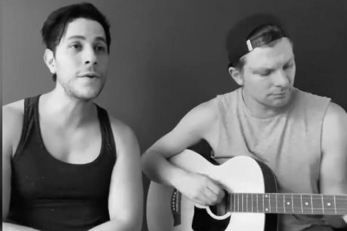 Christian Chávez presenta a su nuevo novio en redes sociales
