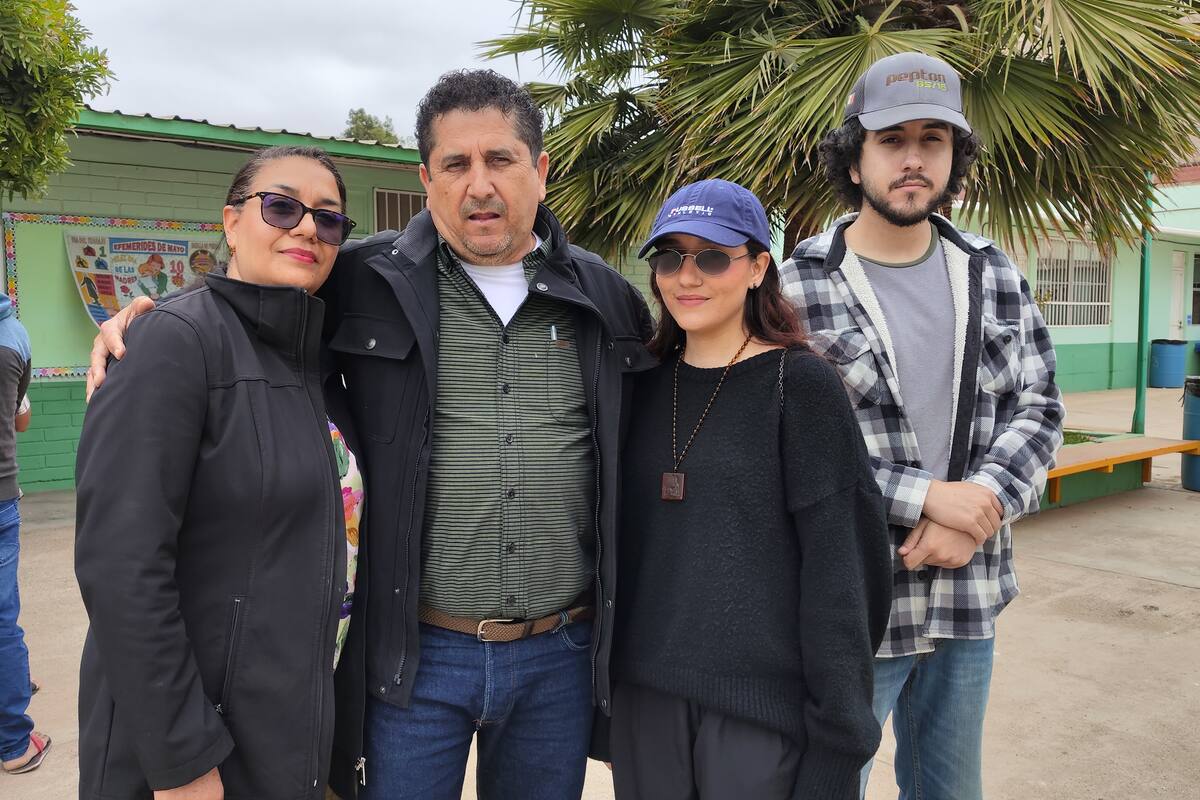 Emite su voto Gustavo Valdez, candidato del PES BC en San Quintín