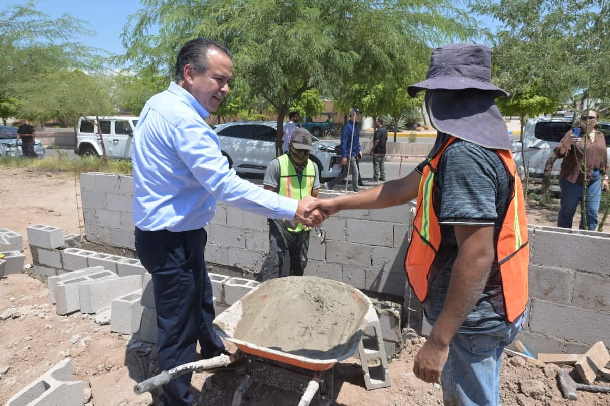 El alcalde Antonio Astiazarán supervisó el avance del 45% en la construcción del parque para niñas y niños con autismo en Hermosillo. FOTO: ESPECIAL
