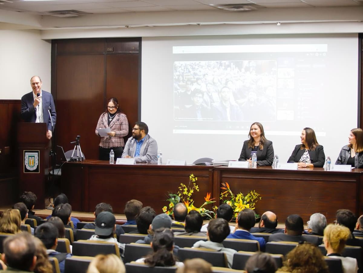 El programa E3 tuvo como objetivo fortalecer la preparación laboral de estudiantes del sector de semiconductores en México. Foto: Cortesia