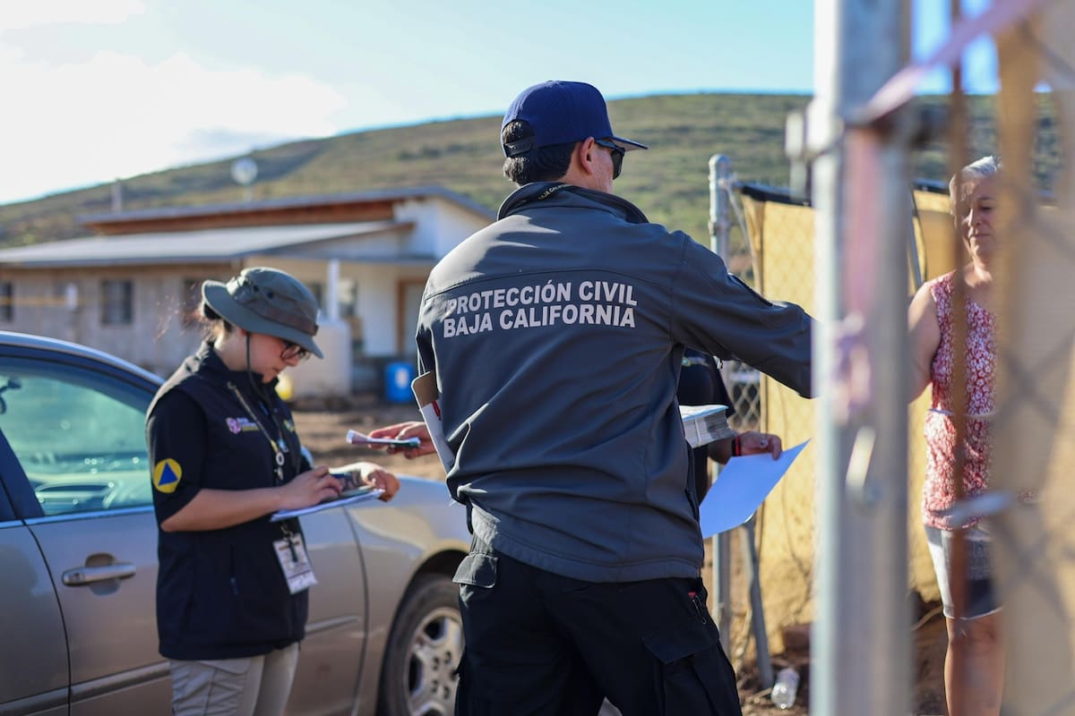 Protección Civil etiqueta viviendas en riesgo en Maneadero
