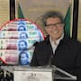 Diputados de Morena obtuvieron un ‘apoyo’ extra de 2.5 millones de pesos en tarjetas sin obligación de comprobar gastos pese a que ya habían cobrado prerrogativas adelantadas de hasta 120 mil pesos y aseguran que el dinero proviene de “ahorros” derivados de su plan de “austeridad”