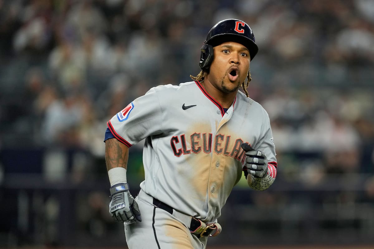 El dominicano José Ramírez, de los Guardianes de Cleveland, festeja luego de batear un jonrón solitario en el juego del miércoles 3 de junio de 2026 ante los Yankees de Nueva York (AP Foto/Seth Wenig)