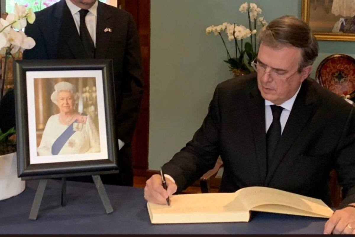 AMLO manda a Marcelo Ebrard a los funerales de la reina Isabel II en representación de México