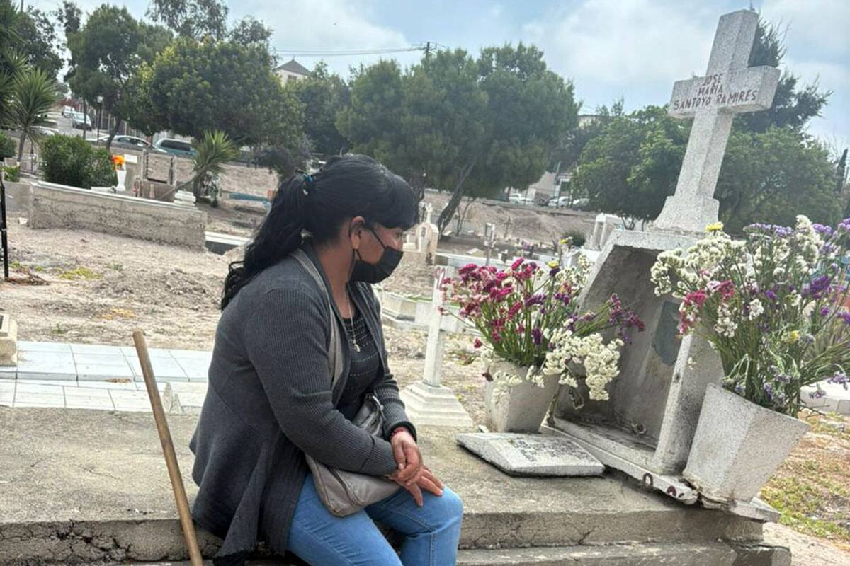 Día de las madres: Acuden al camposanto a recordarlas