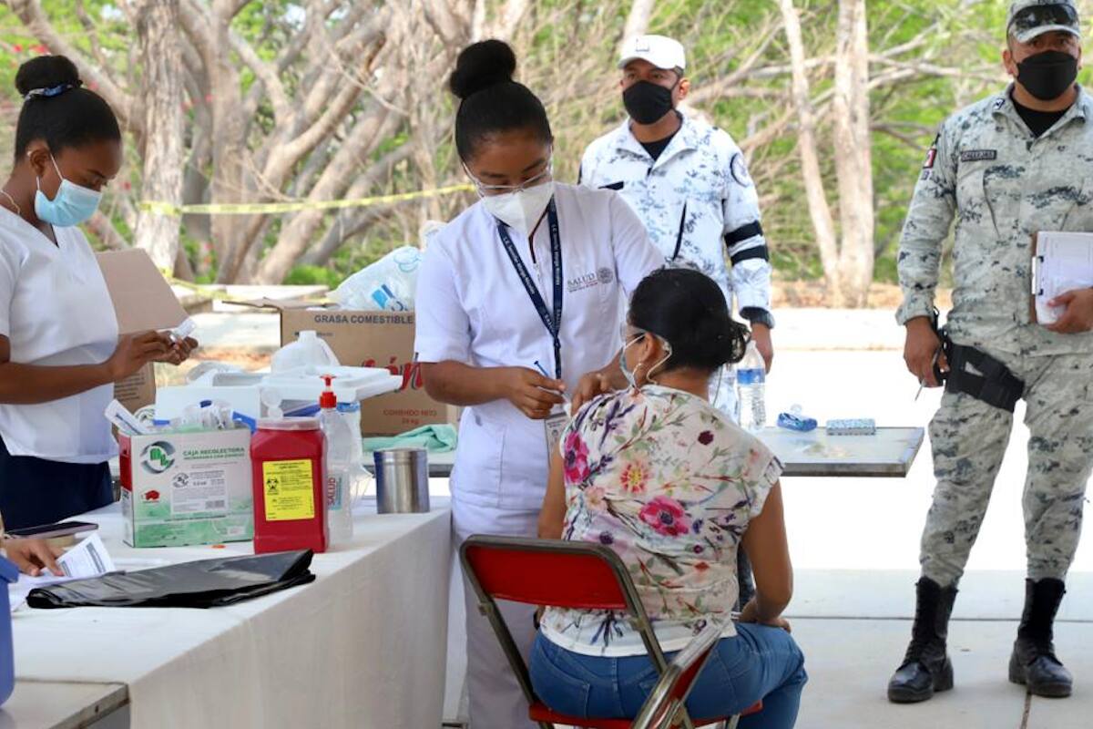 Con más de 35 mil dosis aplicadas en un día, Oaxaca rompe récord de vacunación