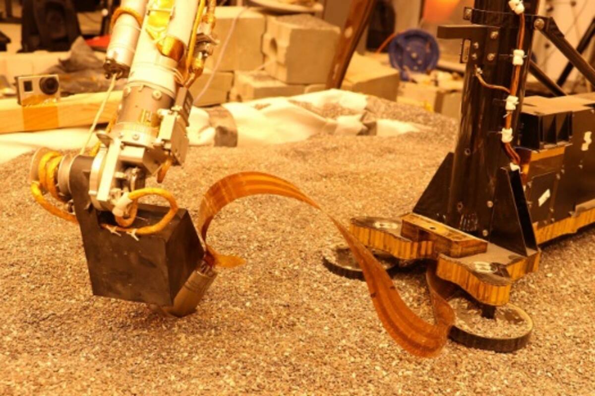 Sonda térmica de la Mars Insight está perforando el suelo en Marte