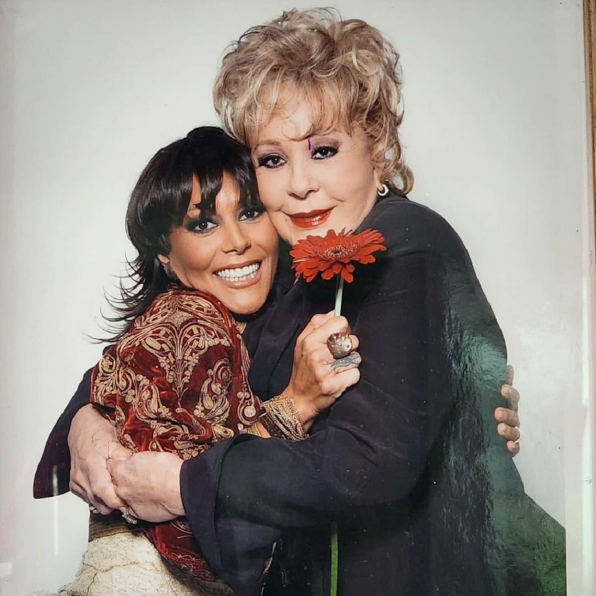 Alejandra Guzmán narró un momento significativo en relación con su madre, Silvia Pinal, fallecida hace casi medio año.