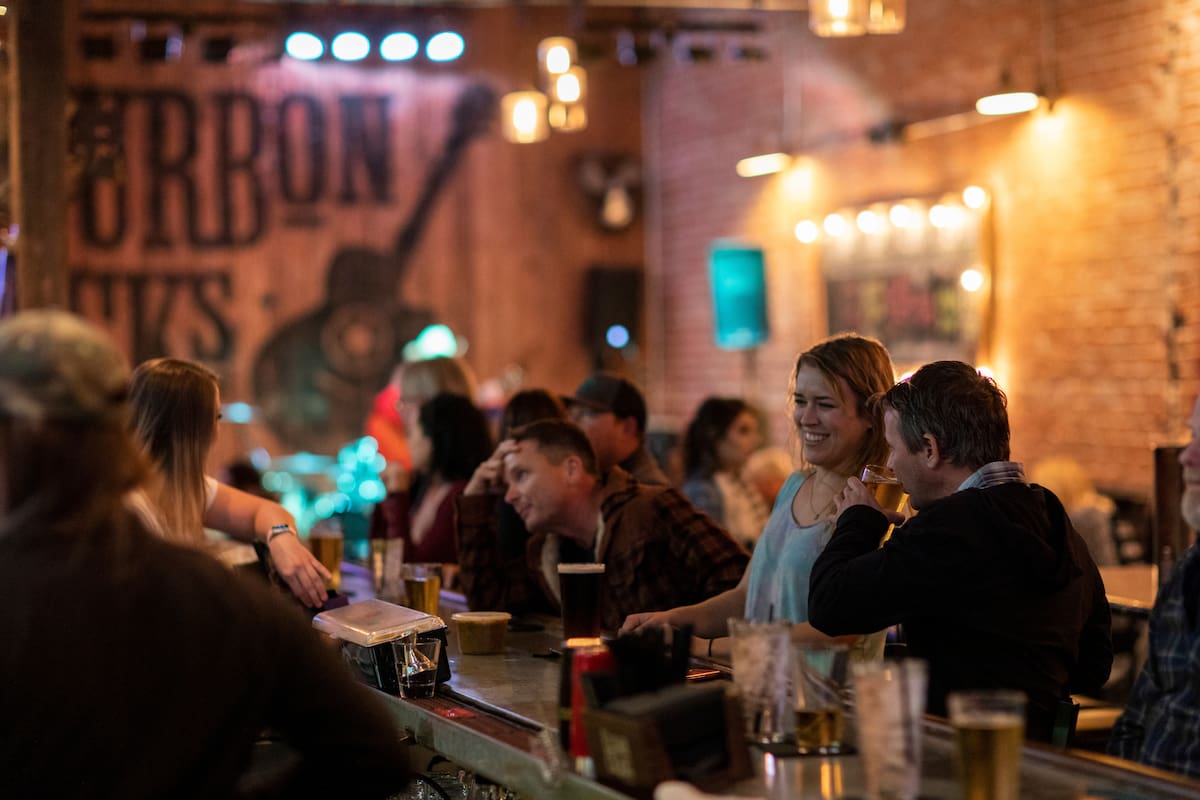 Vida nocturna en Chandler: terrazas, bares y música en vivo
