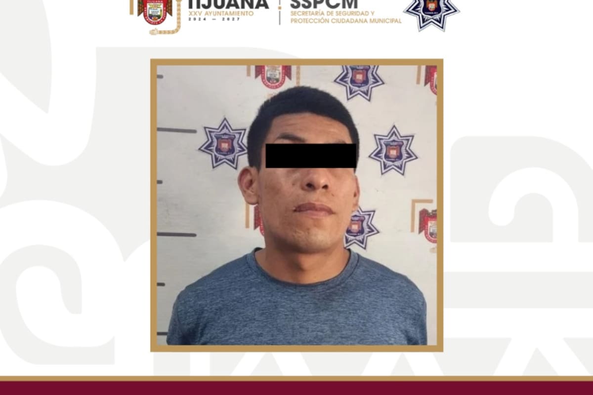 Detienen a hombre acusado de empujar a una persona por escaleras en Tijuana