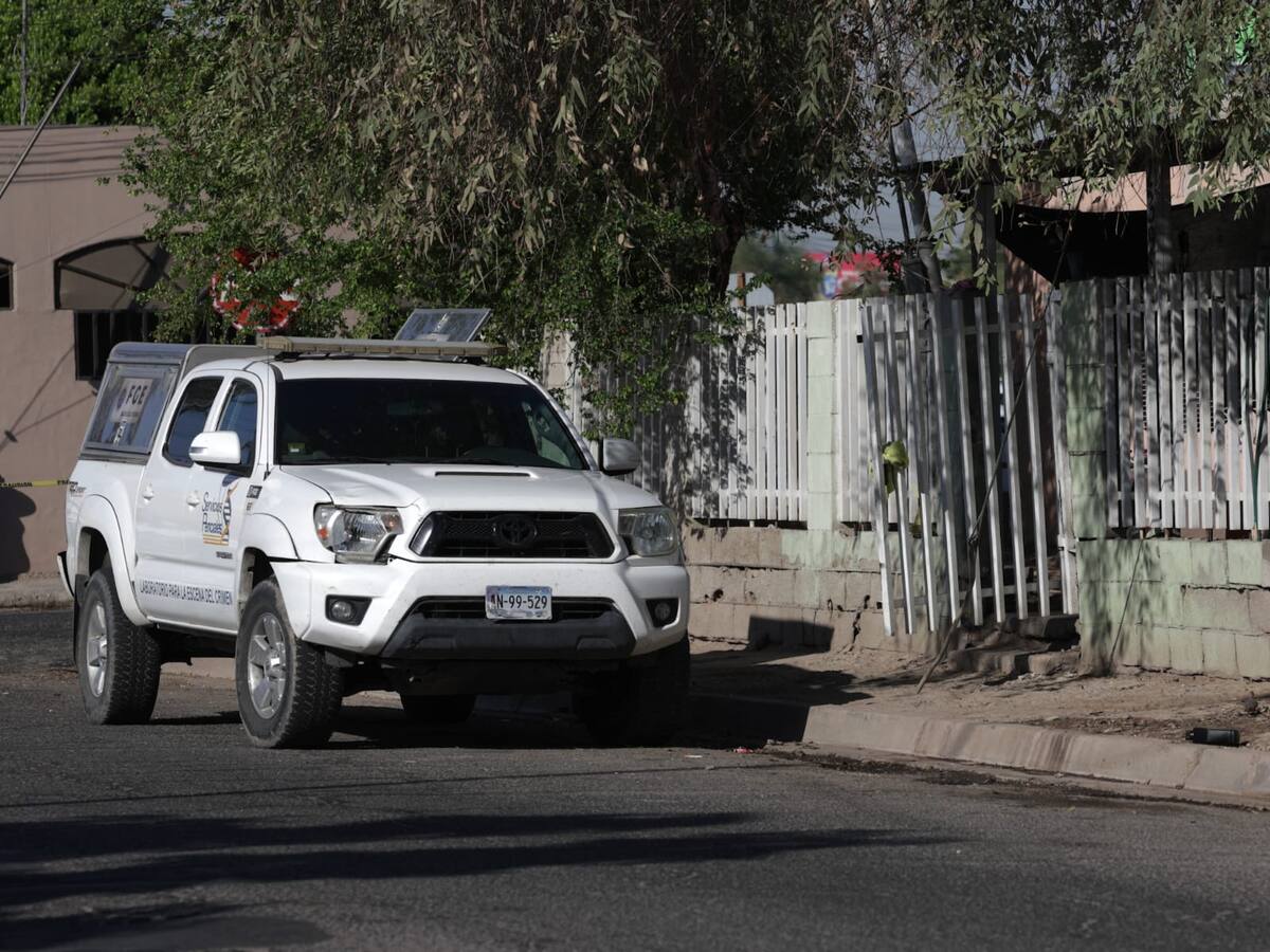 Agentes municipales acudieron al sitio y encontraron a un hombre con diversas heridas de arma blanca que fue declarado sin vida en el sitio por paramédicos de la Cruz Roja. Foto: Javier Gallegos