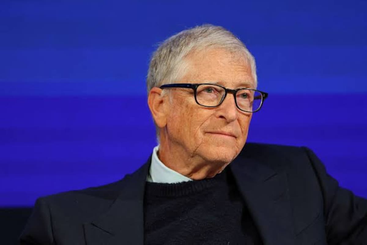 Bill Gates advierte que la inteligencia artificial podría reemplazar millones de empleos en una década y pide impuestos a la automatización porque “no hay ningún plan” para enfrentar el cambio