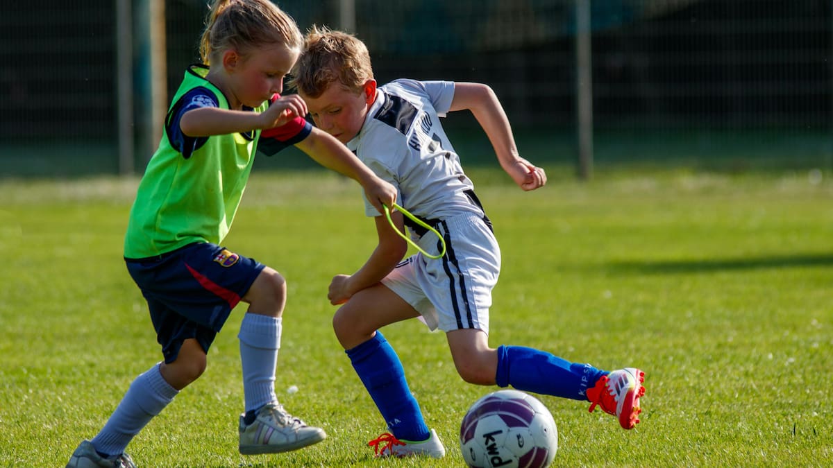 Cómo el deporte en la infancia reduce el riesgo de conducta desafiante en la preadolescencia