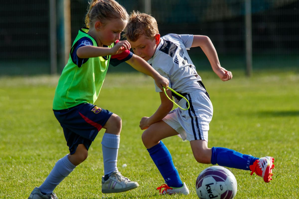 Cómo el deporte en la infancia reduce el riesgo de conducta desafiante en la preadolescencia