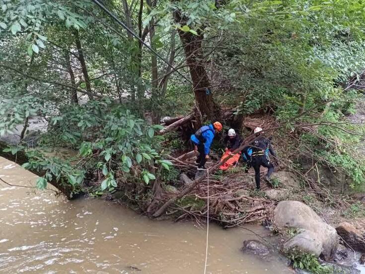 Tragedia en Hidalgo: Auto cae a canal de aguas negras dejando dos muertos y un niño desaparecido