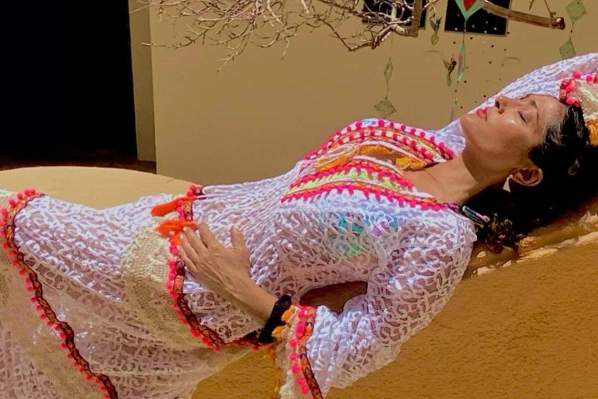 Salma Hayek disfruta de unos días de descanso en México y luce trajes típicos con mucho orgullo